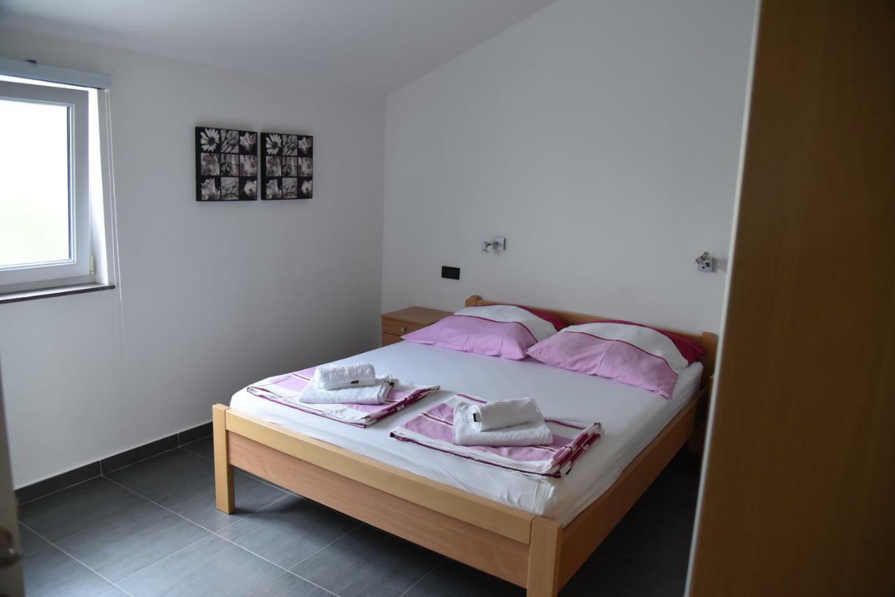 Villa Pina Appartment Chantos Tisno Eksteriør bilde